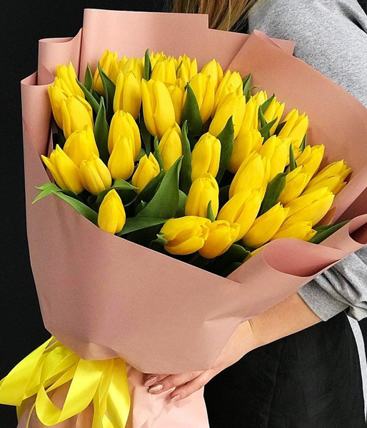 Букет из 69 тюльпанов "Яркая лавина"