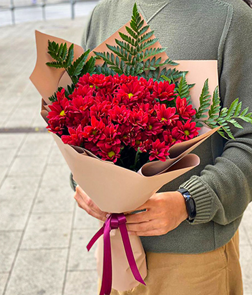 Букет хризантем "Невинный поцелуй"