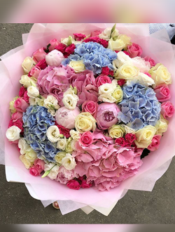 Букет из гортензии, эустомы, розы и пионов "Яркая история"