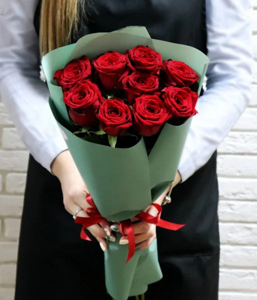 9 роз в крафтовой бумаге