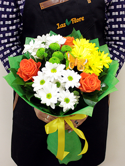 Милый букет с хризантемами "Свит Юник"