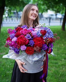 Фото Цветы в коробке "Фиолетовые грезы"