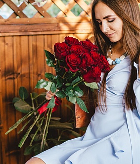 Фото Букет из 11 бордовых роз 70см