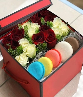 Фото Коробочка с макаронс №172