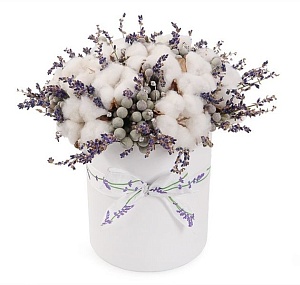 Новогодний букет в шляпной коробке