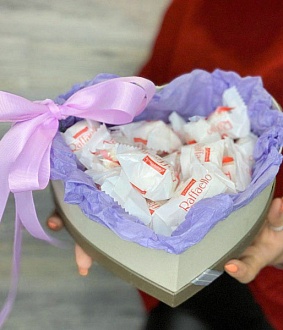 Сердце с конфетами Raffaello