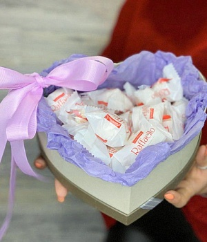 Сердце с конфетами Raffaello