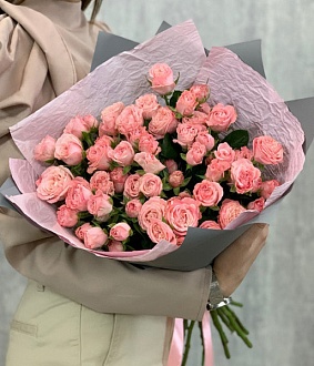 Букет из кустовых роз "Пинк грей"