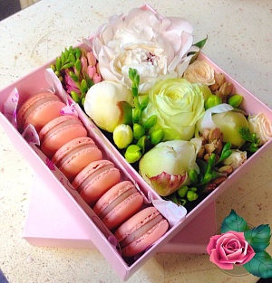 Фото Коробочка с макаронс и цветами №56