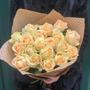 Букет кремовых роз "Персиковый аромат"