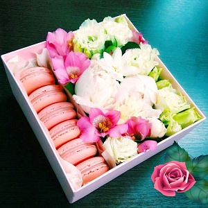 Фото Коробочка с макаронс и цветами №61