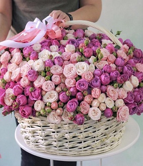 Фото Корзина с пионовидными розами "Шамбала"