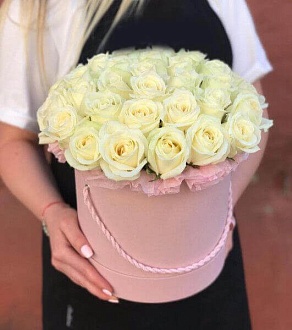 Фото Розы в шляпной коробке  "Баржувилль"