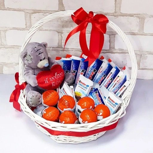Подарочная корзина "Kinder и Мишка"