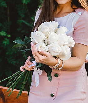 11 Белых голландских роз 70см