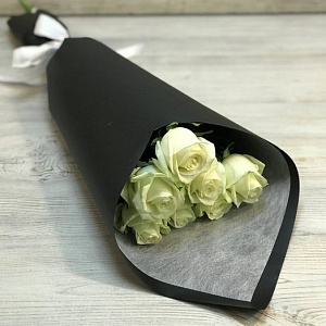 Букет из 7 роз "Смокинг"