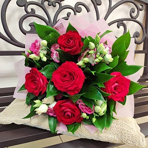 Букет с розами "Бархат"