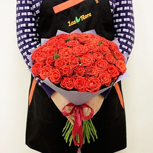 Букет красных роз "Жгучая брюнетка"