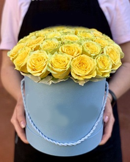 Фото Желтые розы в коробке "Галерия"