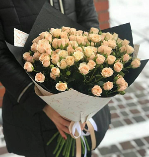 35 кустовых роз "Ганновер"