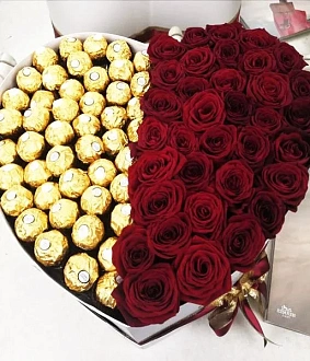 Коробочка в форме сердца с розами и Ferrero Rocher