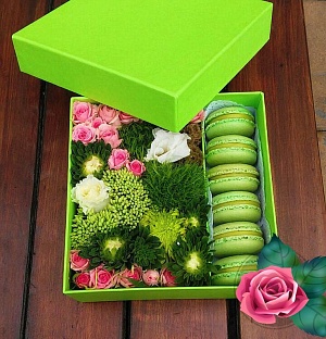 Фото Коробочка с макаронс и цветами №76