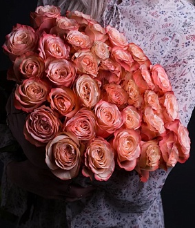 Фото 39 Роз необычного цвета в шикарном букете