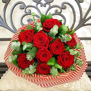 Букет роз "Абстрактный стиль"