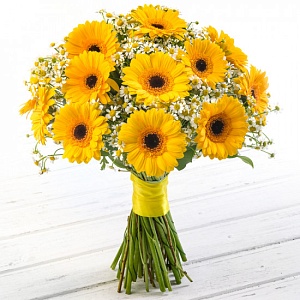 Букет с герберами и ромашками "Солнышко в руках"