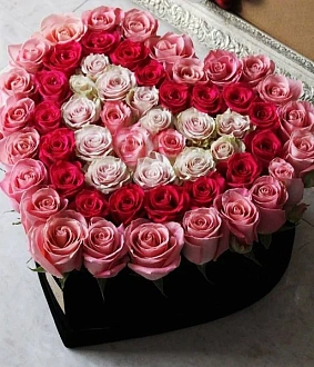 Коробочка из нежных роз "Magic Flower"