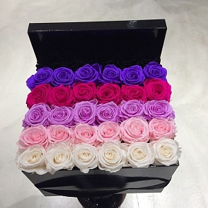 Фото Коробка с розами "Оттенки нежности"