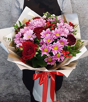 Букет из роз и хризантемы "Яркий образ"