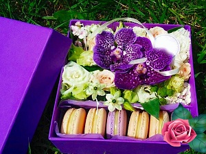 Фото Коробочка с макаронс и цветами №67