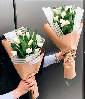 9 тюльпанов на международный женский день