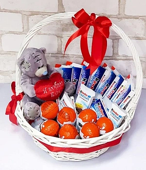 Подарочная корзина "Kinder и Мишка"
