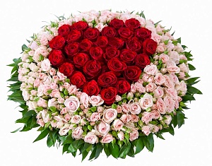 Фото Розы в большой корзине "Пламенное сердце"