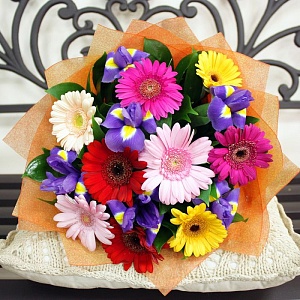 Ирисы с герберами "Фруктовый коктейль"