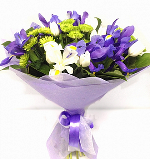 Фото Букет с ирисами, тюльпанами и хризантемами "Зима"