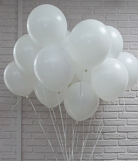 Набор из белых шариков с гелием