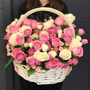 Корзина с розами "Солнечная Флоренция"