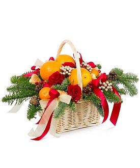 Новогодняя композиция в корзине