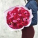 Красивый букет из 39 красных и розовых классических и кустовых роз