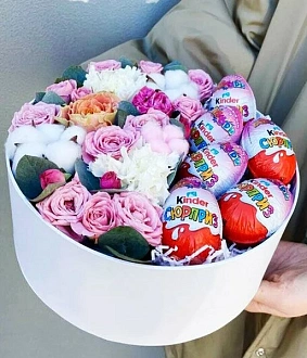 Фото Нежная коробочка со сладостями для любимой