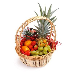 Подарочная корзина с фруктами