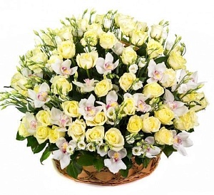 Корзина с розами и орхидеями "Бескрайний север"