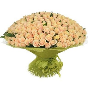 Букет из 251 персиковой розы