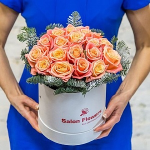 Новогодняя композиция в шляпной коробке