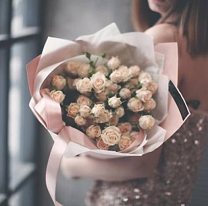 19 Кустовых роз Яна