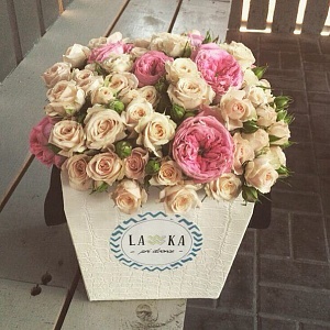 Фото Коробочка роз "Брызги шампанского"