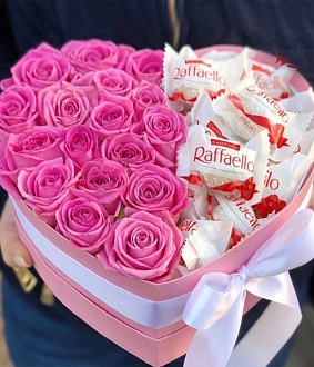 Сердце с розовыми розами и Raffaello